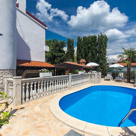Apartments Pavic Malinska Ngoại thất bức ảnh