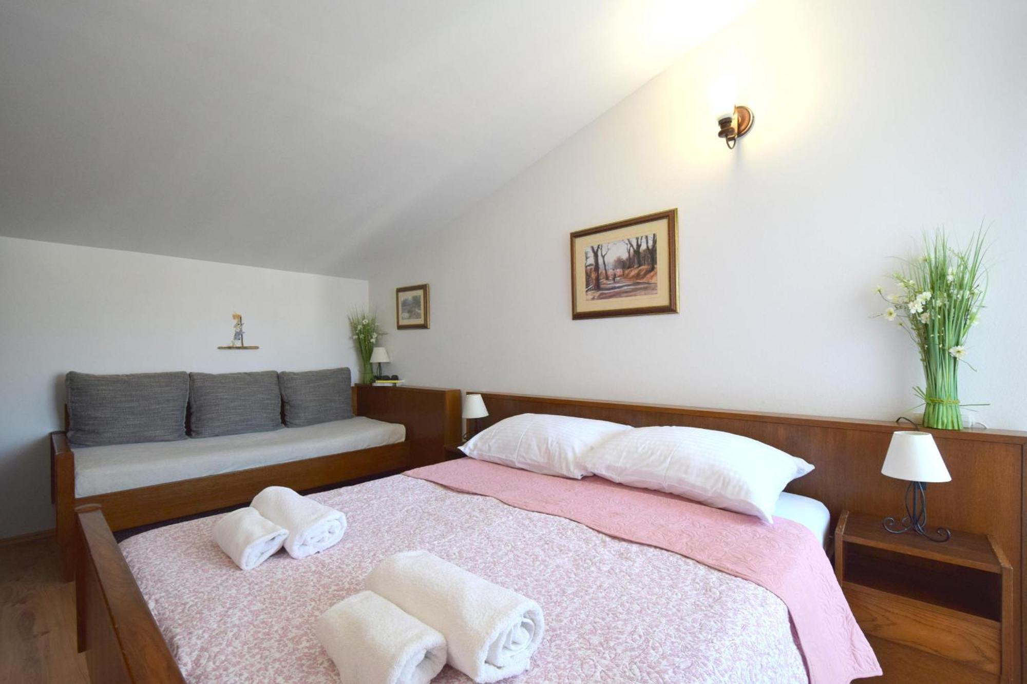 Apartments Pavic Malinska Ngoại thất bức ảnh