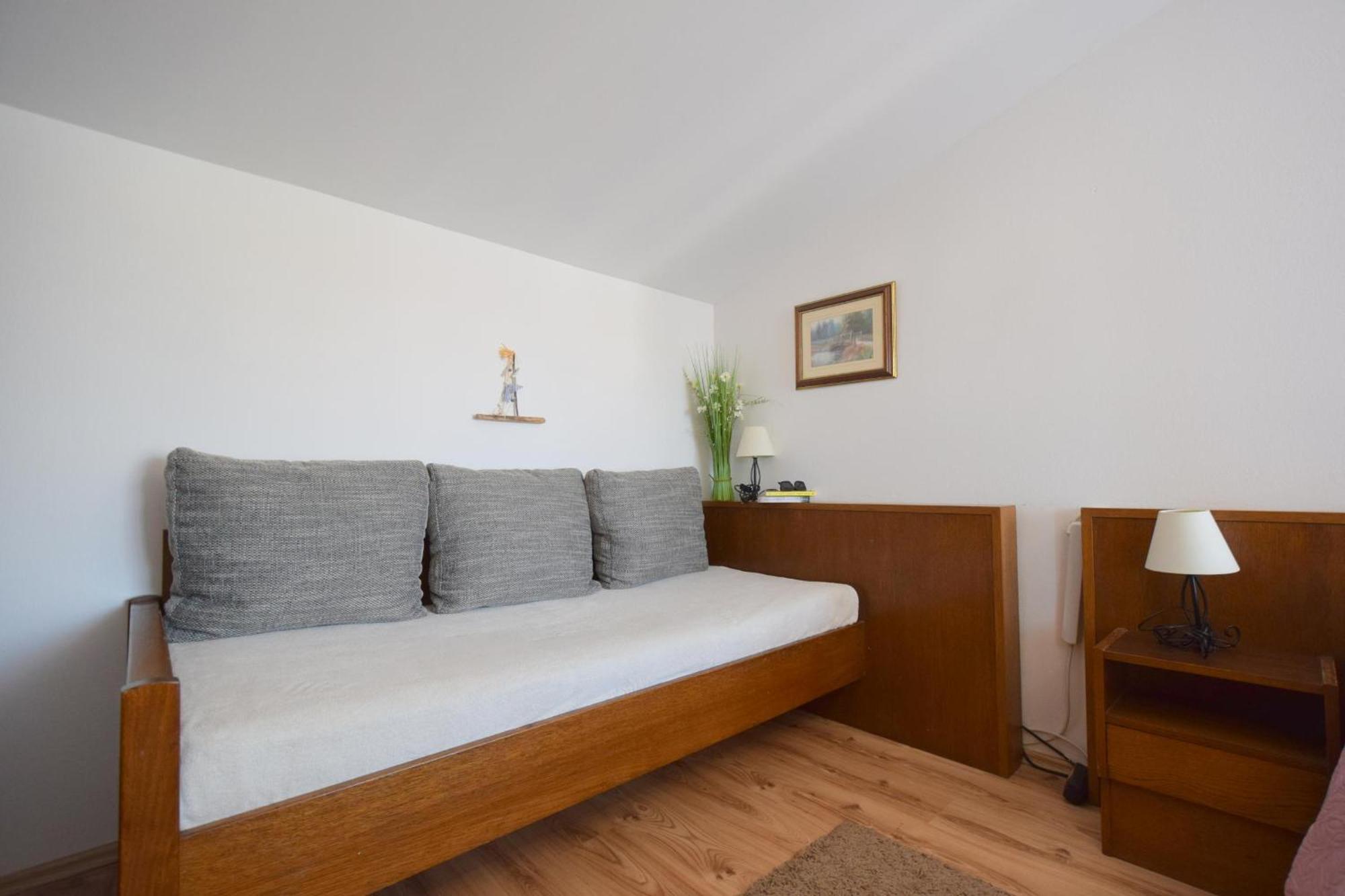Apartments Pavic Malinska Ngoại thất bức ảnh