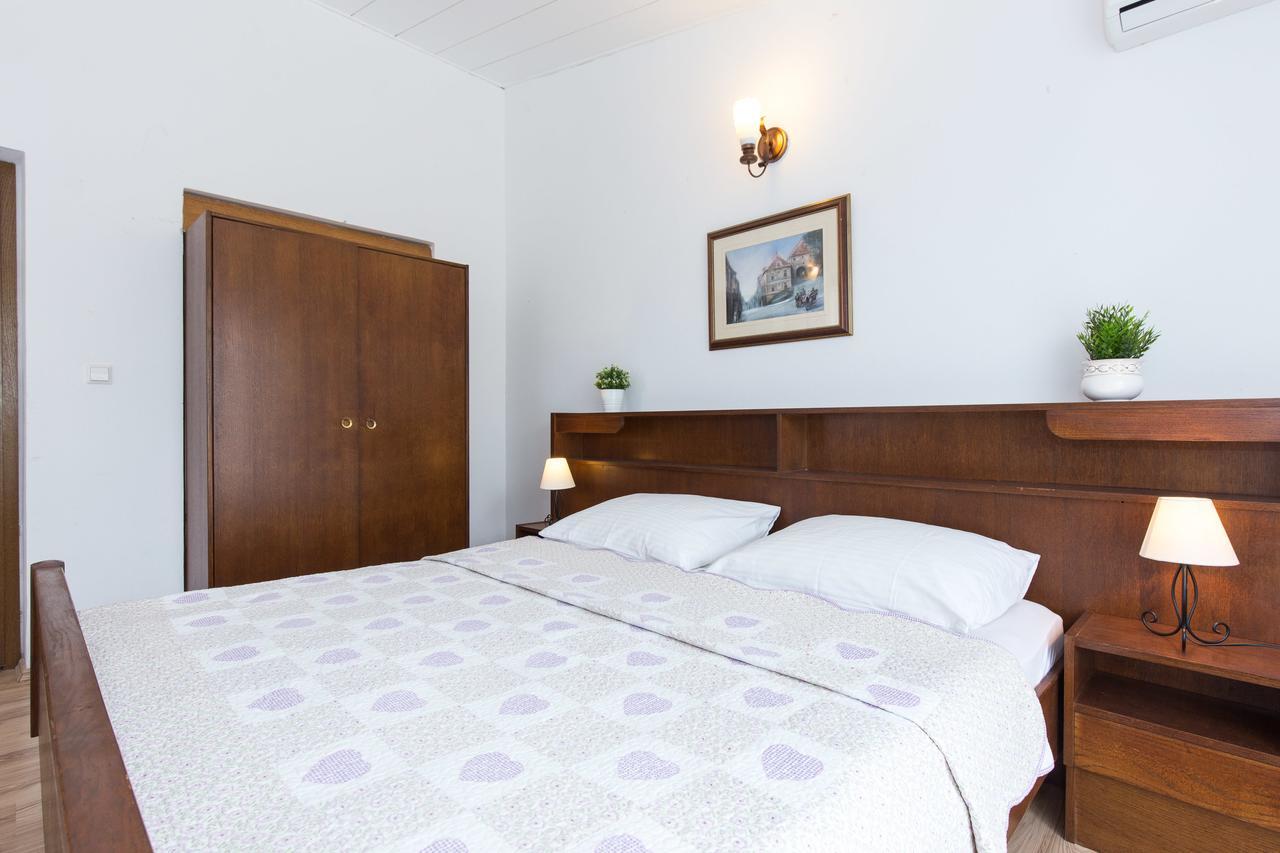 Apartments Pavic Malinska Ngoại thất bức ảnh