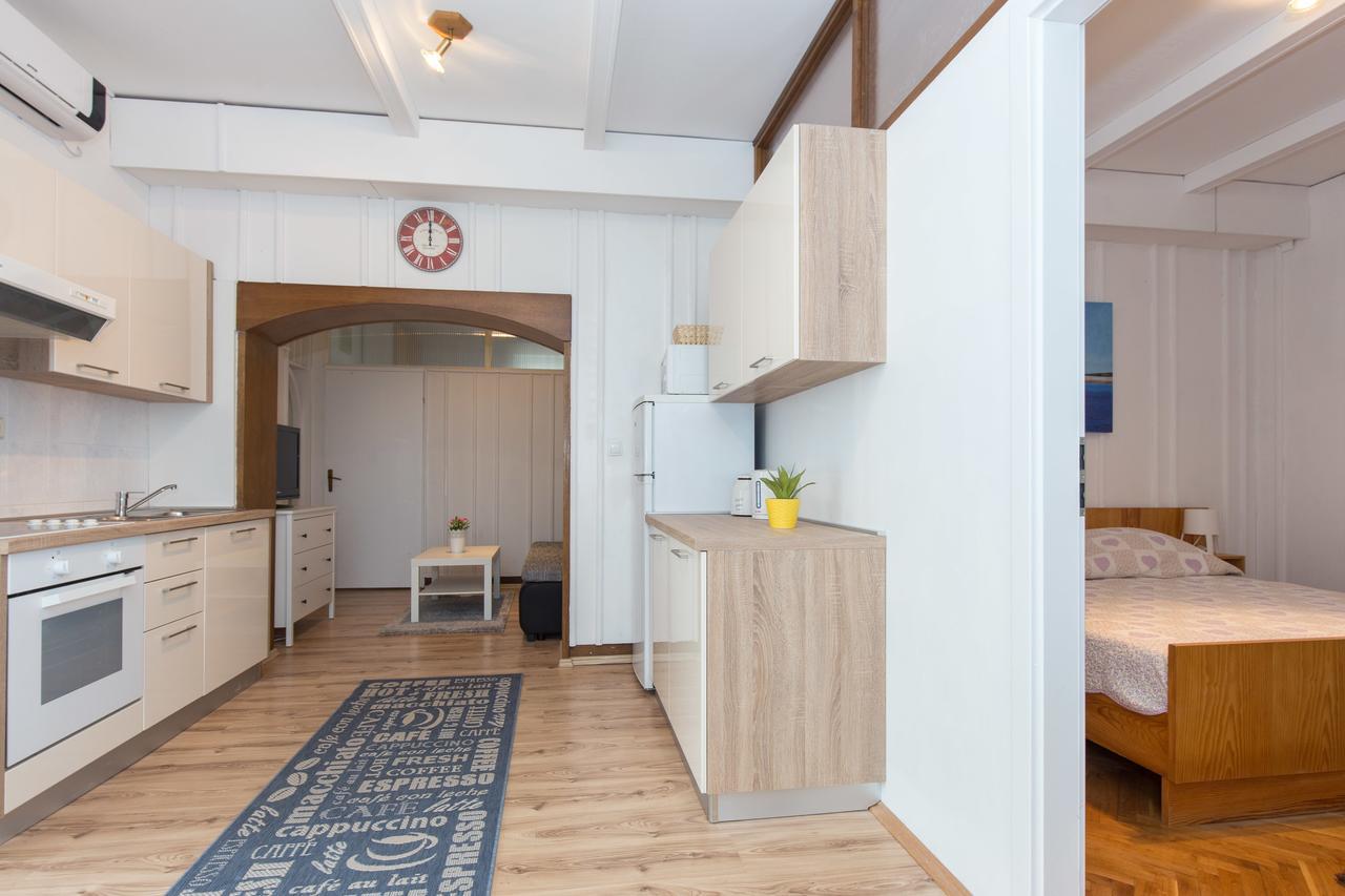 Apartments Pavic Malinska Ngoại thất bức ảnh