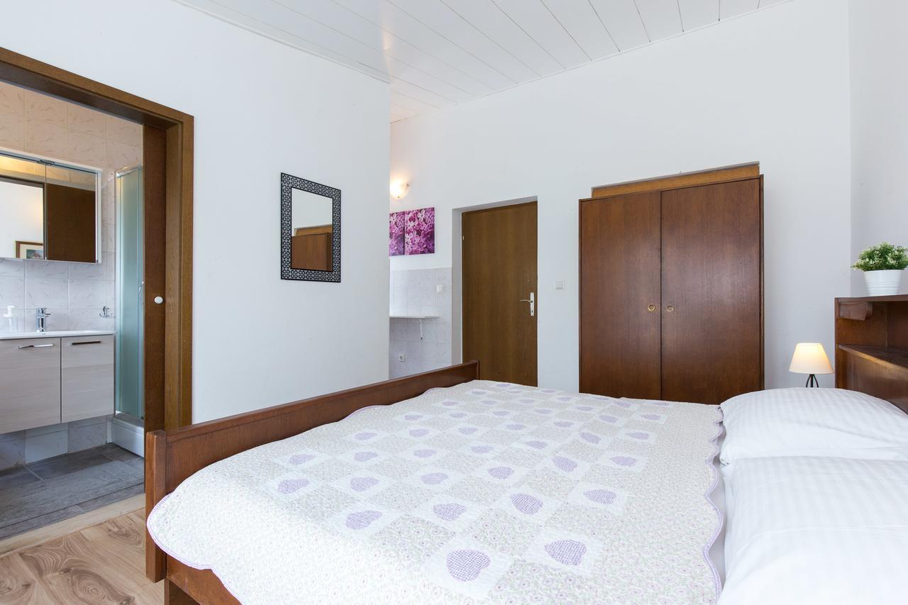 Apartments Pavic Malinska Ngoại thất bức ảnh