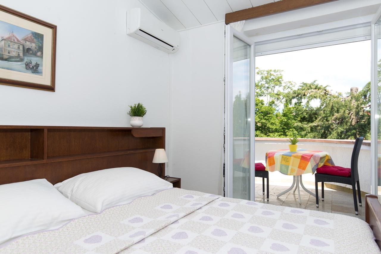 Apartments Pavic Malinska Ngoại thất bức ảnh