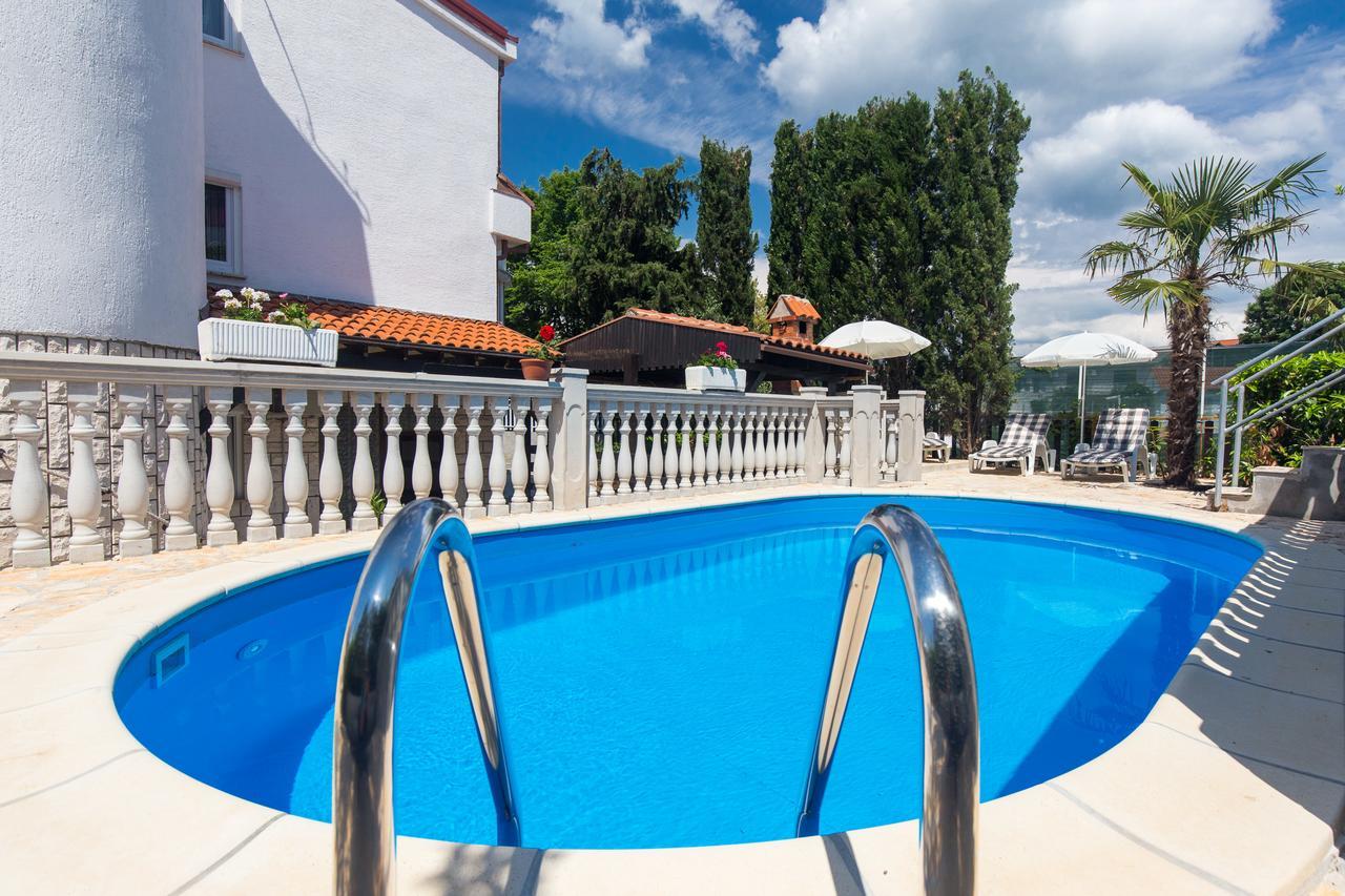 Apartments Pavic Malinska Ngoại thất bức ảnh