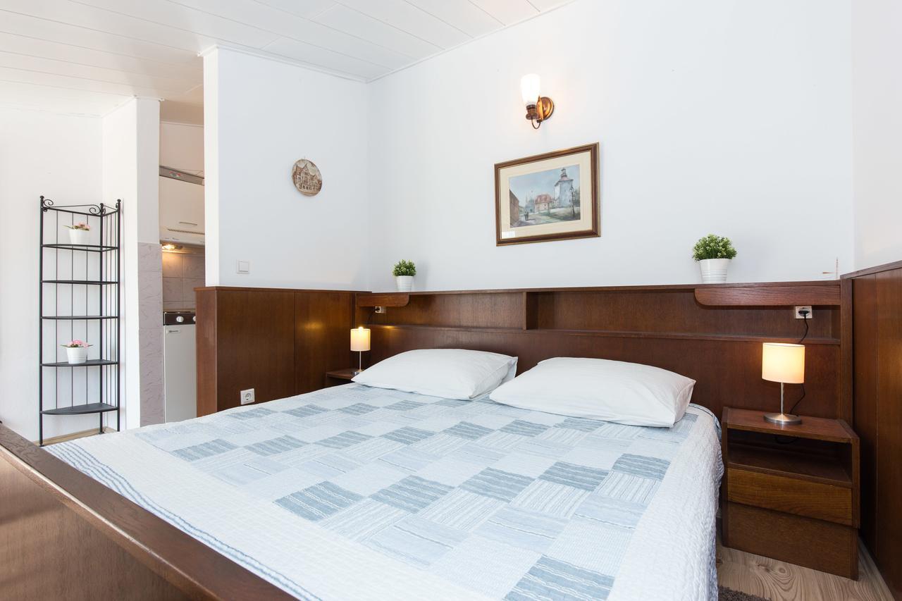 Apartments Pavic Malinska Ngoại thất bức ảnh